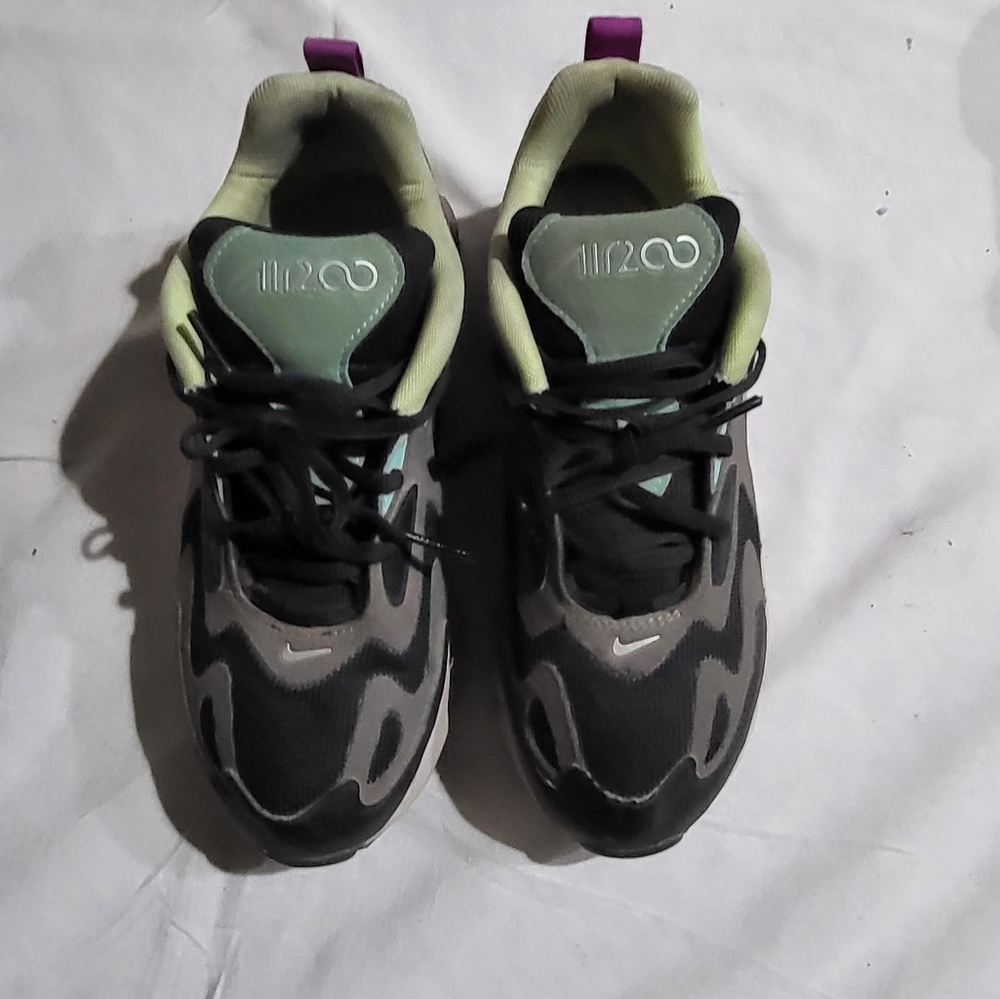Nike Airmax 200  Black and Green Running Shoes Sneakers 5Y 5 Youth